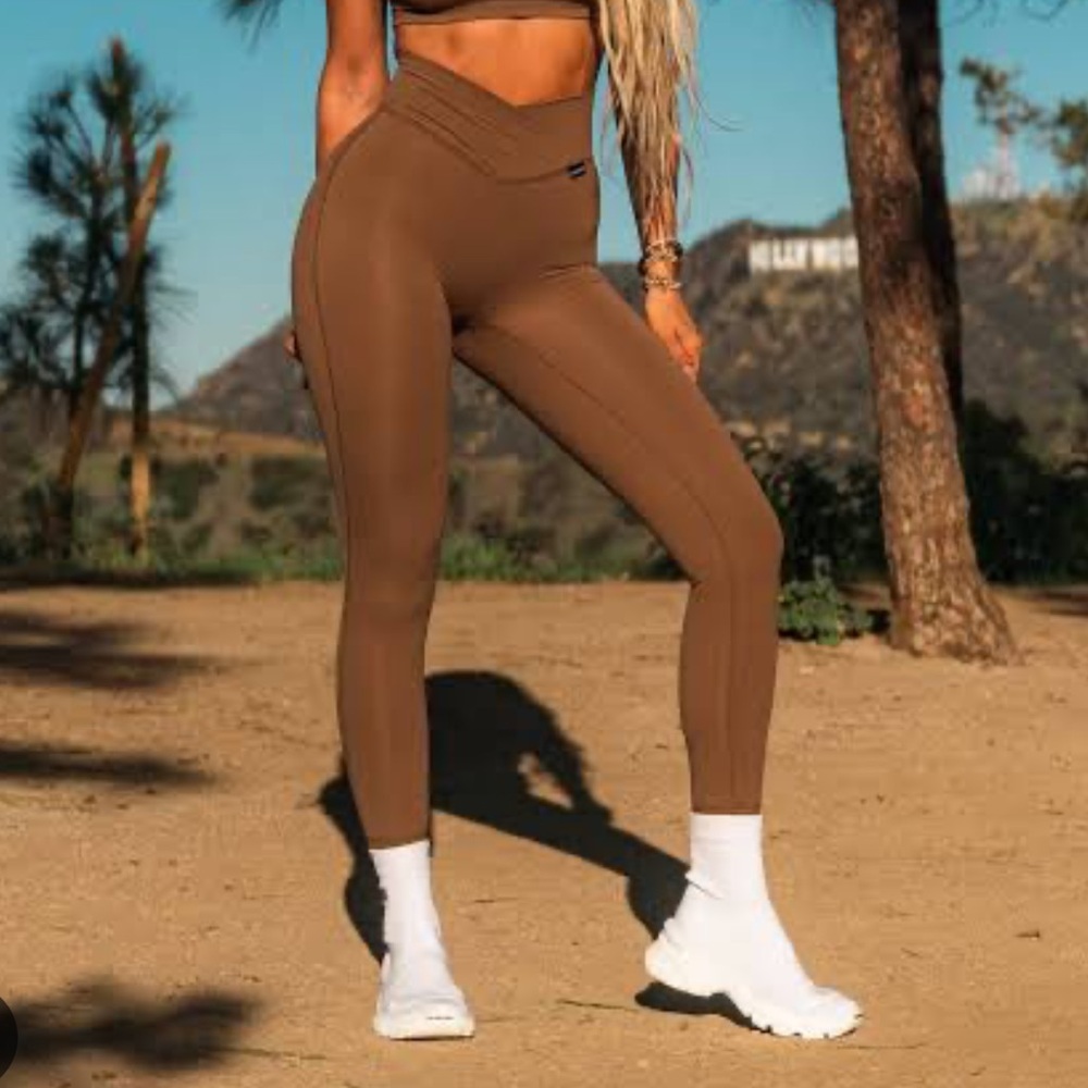 Seamless High-Waisted Leggings in Tan